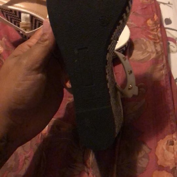 Pumps - Picture 2 of 3